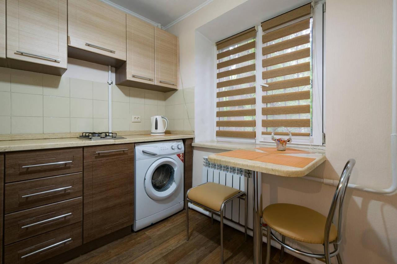 Apartment Nadezhda at Zheltoskan 77/79 Almati Kültér fotó