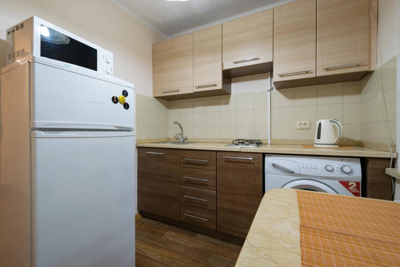 Apartment Nadezhda at Zheltoskan 77/79 Almati Kültér fotó